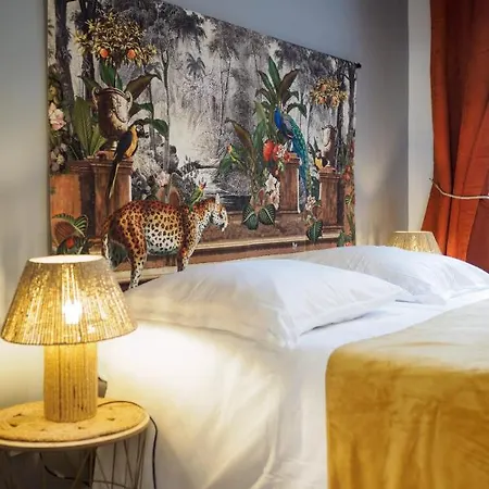 Au Roi Lion, Place Saint Michel Apartment *