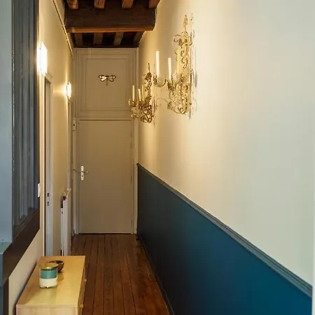 Au Roi Lion, Place Saint Michel