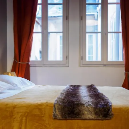 Au Roi Lion, Place Saint Michel Дижон