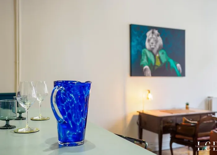 Au Roi Lion, Place Saint Michel Appartement *