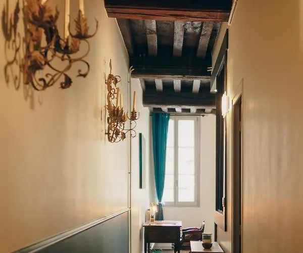 Appartement Au Roi Lion, Place Saint Michel