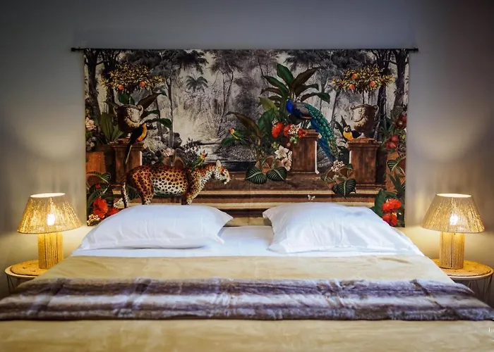 Au Roi Lion, Place Saint Michel