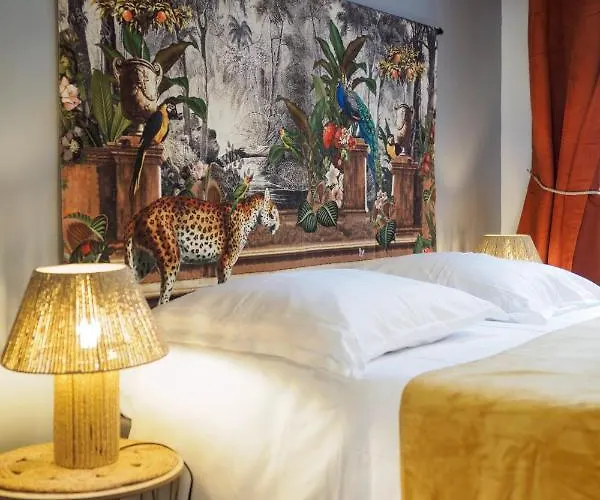 Au Roi Lion, Place Saint Michel Appartement *