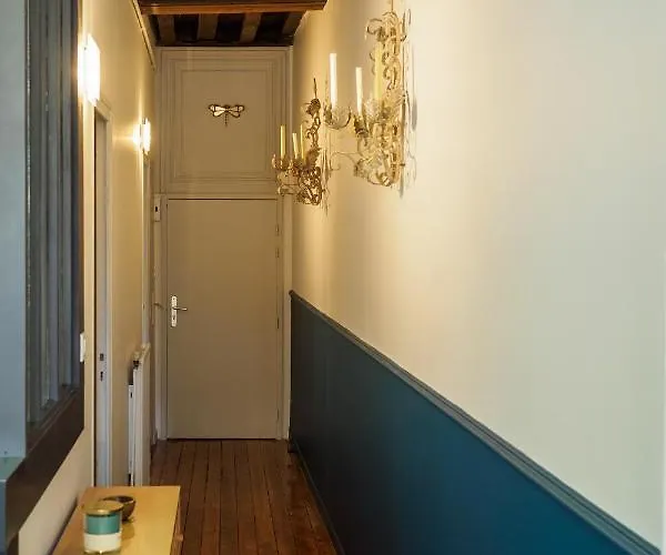 Au Roi Lion, Place Saint Michel